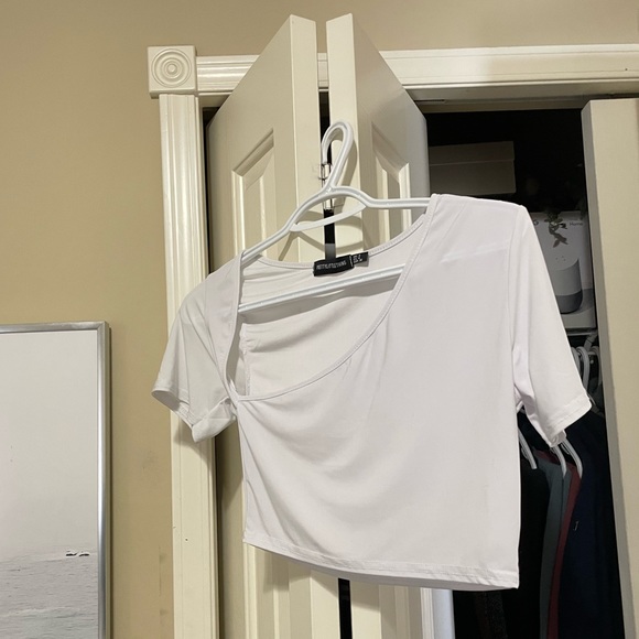 Pretty Little Thing White Asymmetrical Cropped Top - Picture 2 of 8